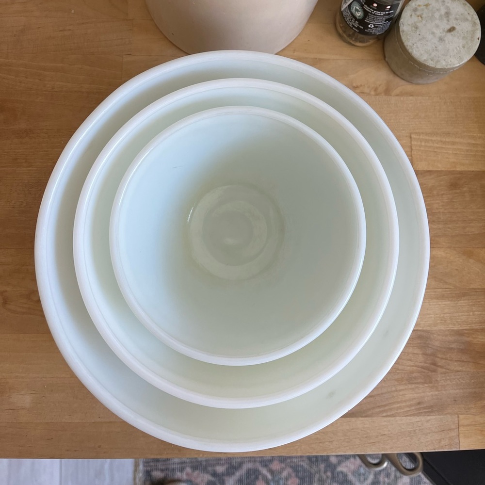 Vintage Pyrex Mixing/Nesting Bowls - Milk Glass